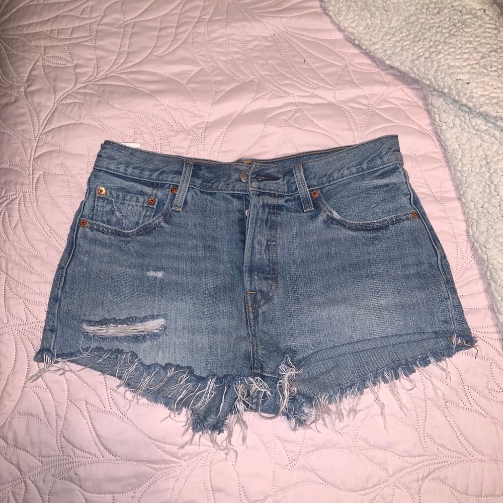 501 Levi’s cut off shorts